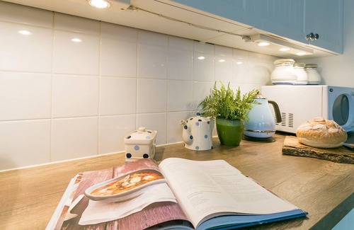 Garn Fadryn Cottage | Saerdy - a coastal that sleeps 6 guests in 3 bedrooms