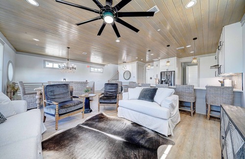Crescent Beach House | Safari Street Stay - Steps 2 Beach! 2 units for 1 price! Sleep 16!