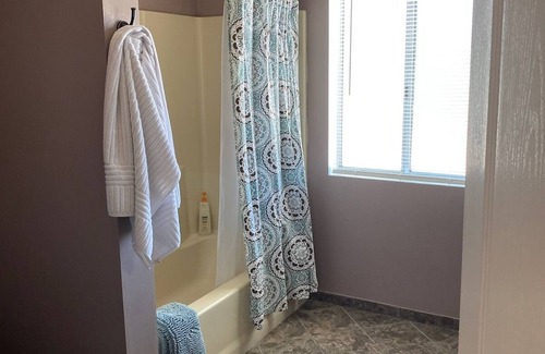 Fort Mohave House | Safe and clean, 5 min away from shopping centers & restaurants. Pet-Friendly