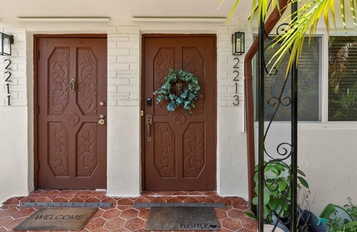 Coral Terrace Villa | safe and convenient villa w/great energy&vibes near airport w/workspace & WiFi