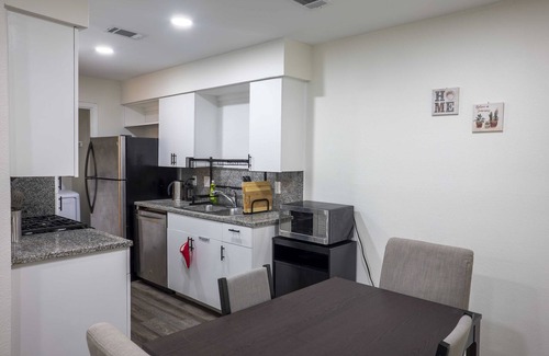 South Manchaca House | Safe and Quiet Neighborhood, Close to Downtown Austin!