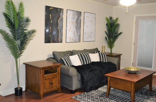 Metairie Condo | SAFE & CENTRALLY LOCATED 3Bed/1.5Ba 9 mins to Hospitals/French Quarter/Superdome