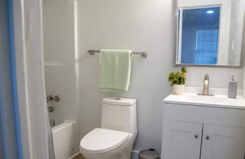 College Park House | Safe, Clean, Comfort, and pet friendly near University of South Alabama!