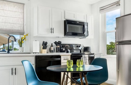 St. Louis Apartment | ▣ Safe & Cozy Apt ▣ Mid Term Rental ▣ Near Major Hospitals 🏥