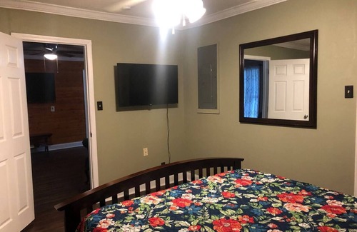 Pine Grove House | safe, quiet close to Hammond and interstates