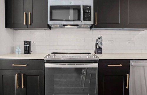 Carver City - Lincoln Gardens Apartment | Safest Location in Town | Pool and Gym | Luxury!