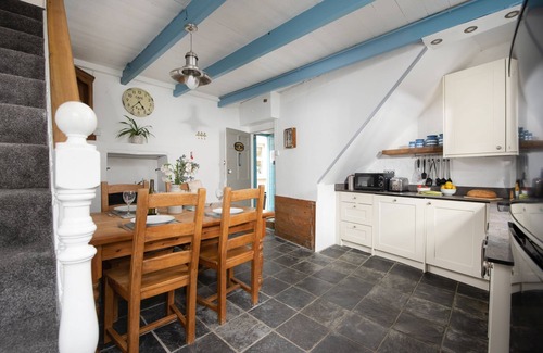 St Ives Cottage | Saffron Cottage - a cottage that sleeps 4 guests in 2 bedrooms
