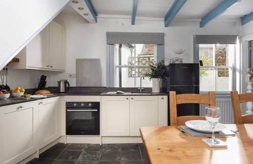 St Ives Cottage | Saffron Cottage - a cottage that sleeps 4 guests in 2 bedrooms