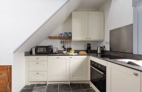 St Ives Cottage | Saffron Cottage - a cottage that sleeps 4 guests in 2 bedrooms