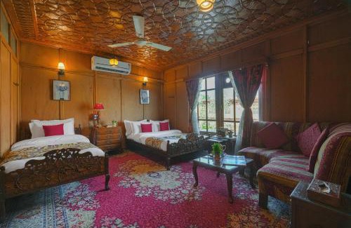Dal Lake Boat Rental | SaffronStays Kingori Houseboat