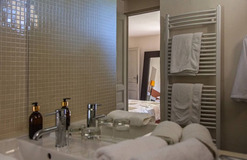 Malaucene Bed & Breakfast | Safre Prieuré La Madelène: bed and breakfast in Provence at the foot of the Ventoux mountains