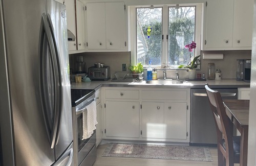 Sag Harbor House | Sag Harbor VillagenPrivate, 2-bedroom 60's ranch, 5 minute walk to Main Street