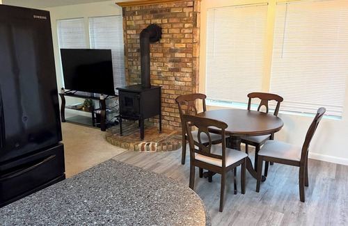 Sandy House | Sagar BnB - Comfy 5-bed 3-bath house ~30mins from Ski/Hiking areas, Sandy, UT.