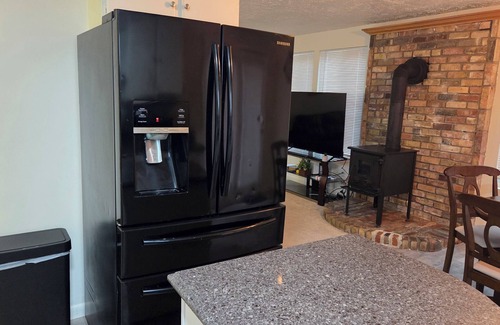 Sandy House | Sagar BnB - Comfy 5-bed 3-bath house ~30mins from Ski/Hiking areas, Sandy, UT.