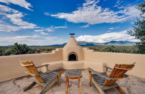 El Prado House | Sage House - cozy adobe, incredible views, hot tub