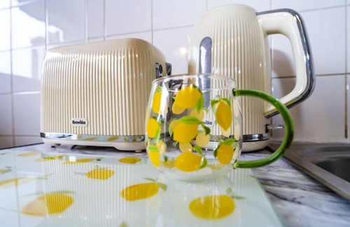 Maidstone House | Sage House (Town-Centre Flat)