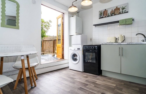 Maidstone House | Sage House (Town-Centre Flat)