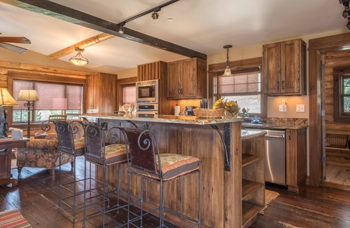 Emigrant House | Sage Ranch-A short drive from Yellowstone Park with river access on 80 acres!