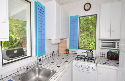 Estate Calabash Boom Cottage | Sago Cottage: Romantic. Quaint, private