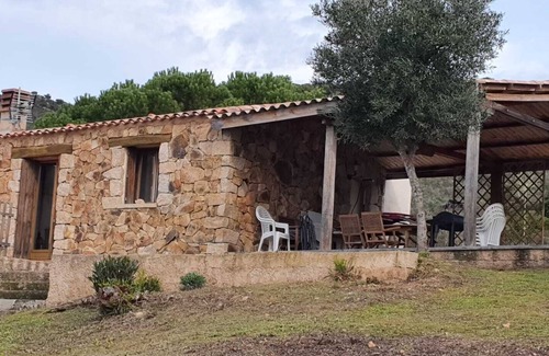 Vico House | Sagone sheepfold-style house 180° sea view
