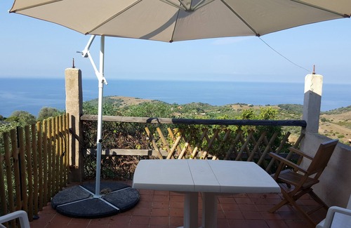 Vico House | Sagone sheepfold-style house 180° sea view