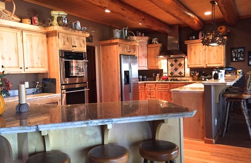 Williams Cabin | Sahalie Mountain Log Cabin at 7300 feet and Close to Heaven!