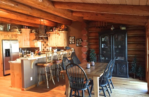 Williams Cabin | Sahalie Mountain Log Cabin at 7300 feet and Close to Heaven!