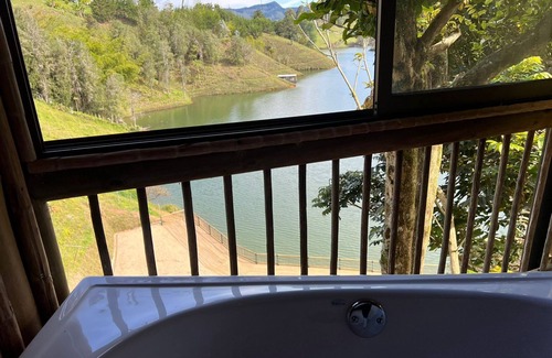 El Penol Cabin | Sahara Suite Cabin with Jacuzzi and Lake View