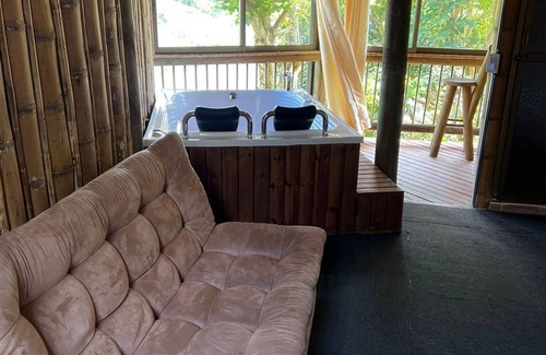 El Penol Cabin | Sahara Suite Cabin with Jacuzzi and Lake View