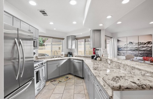 Crown Point House | Sail Bay Dream | Rooftop Patio, Bay Views, AC, Garage, Pinball, Paddle Boards + Bikes