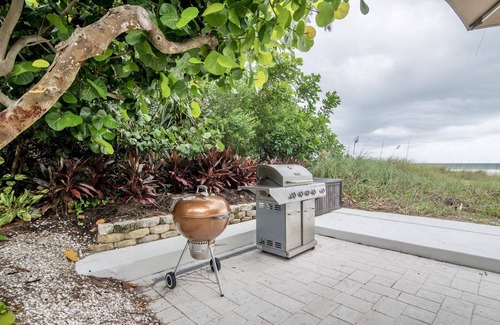 Holmes Beach Cottage | Sailfish Gulf Suites #2, Beachfront, Steps to the Sand
