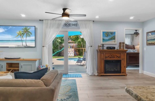 Lakewood Park House | Sailfish Hideaway Private POOL, Game Room, 2 King Beds, Huge Back Yard!