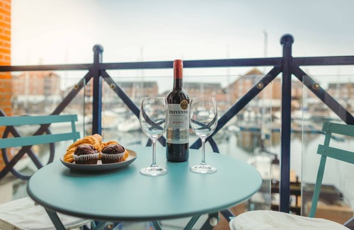 Eastbourne Apartment | Sailor's Rest: modern 2-bed, 2-bath with gorgeous water views