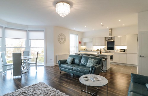 South Cliff Cottage | SAILORS & MERMAIDS, family friendly in Scarborough