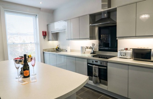 South Cliff Cottage | SAILORS & MERMAIDS, family friendly in Scarborough