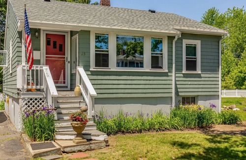 Marblehead House | Sailors Rest: Fabulous Yard, Near Beach, Town, & Bike Trail, Smart TV, Fast WiFi