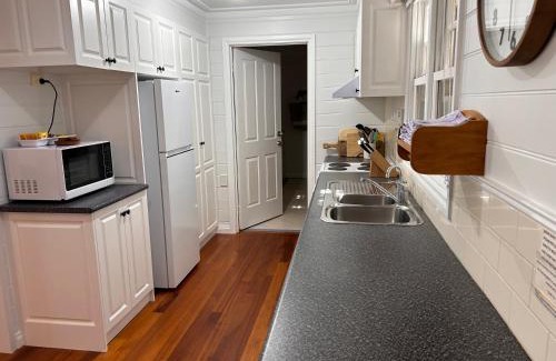 Port Fairy Apartment | Sails - elegant, spacious beach villa