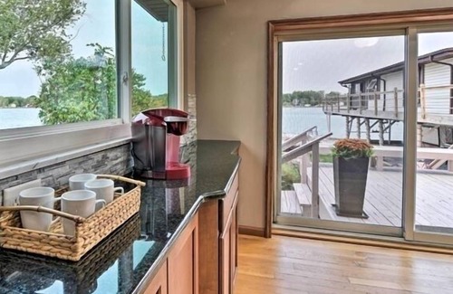 Algonac House | Saint Clair River front Retreat With 6 Beds - Enjoy Fishing-Kayak-Relax