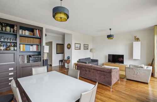 Saint-Cloud Apartment | Saint-Cloud Chic!