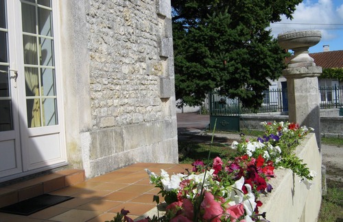 Saint-Just-Luzac Cottage | Saint-Just-Luzac -Charente Maritime Gîte - Self Catering Rental for 5 people