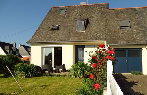 Saint-Ideuc House | SAINT MALO beaches 400 m away, quiet residential area, garden, wifi, shops