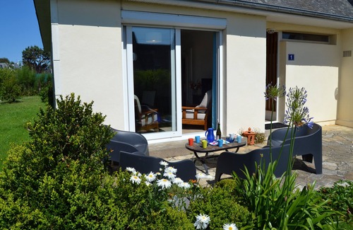 Saint-Ideuc House | SAINT MALO beaches 400 m away, quiet residential area, garden, wifi, shops