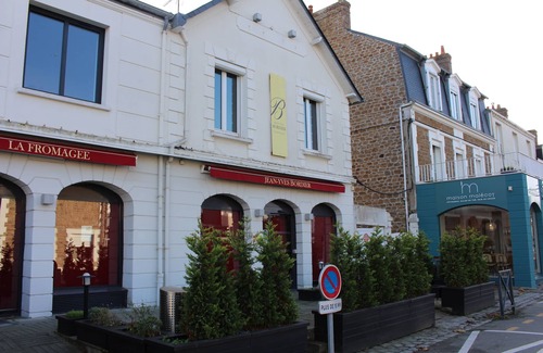 Courtoisville-Sillon-Moka House | Saint-Malo: house 5 minutes from the beach with jacuzzi, shops nearby