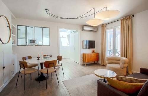 Saint-Germain-des-Pres Apartment | Saint Pères Summary: