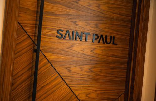 Leeds City Center Apartment | SAINT PAUL - Penthouse Apartment with Hot Tub