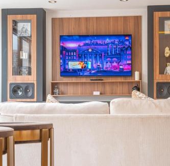 Leeds City Center Apartment | SAINT PAUL - Penthouse Apartment with Hot Tub
