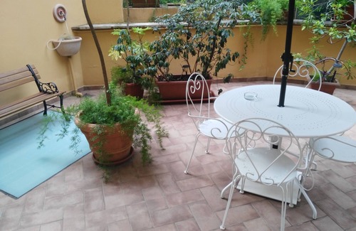 Vatican Apartment | SAINT PETER'S AREA - VATICAN - ROME CITY CENTER - AC, WIFI flat - 2 rooms - 2/5 persons