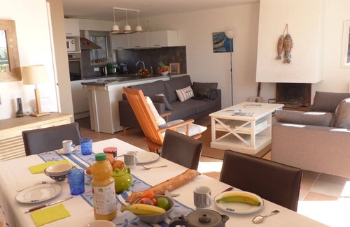 Saint-Philibert Ski Chalet | Saint Philibert - 6 person house facing the sea