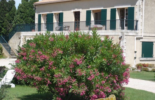 St.-Remy-de-Provence Apartment | Saint-Remy-de-Provence, Gîte de France label, all mod cons, view of les Alpilles