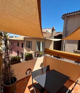 Old Town Apartment | Saint-Tropez Centre - Grand Studio avec terrasse